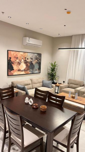 Luxury Three Bedroom Apartment with Trans
